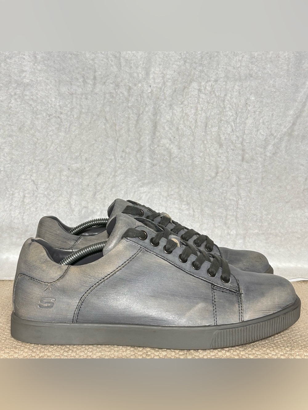 Skechers Mens Grey Volden Fandom Casual Leather Fashion Sneakers Shoes SZ US 9 - Picture 1 of 11